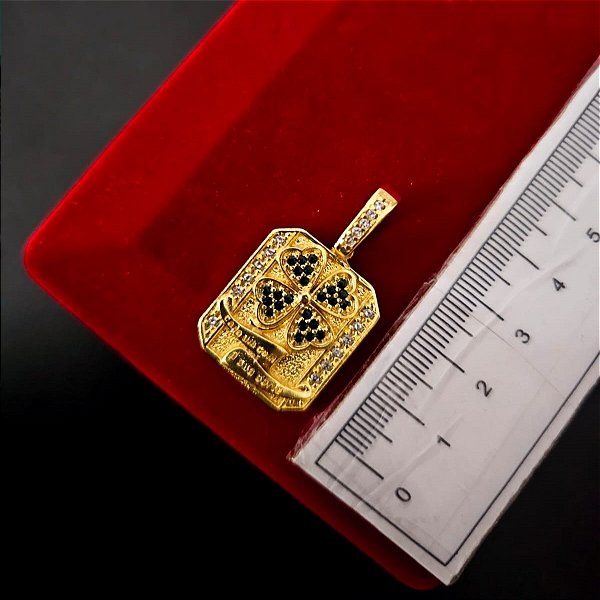 Pingente Trevo Cada Um Com a Sua Sorte Cravejado P - Banhado a Ouro 18k
