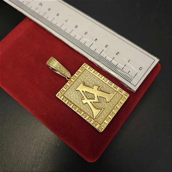 Pingente Letra Placa - Banhado a Ouro 18k