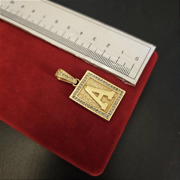 Pingente Letra Cravejado - Banhado a Ouro 18k