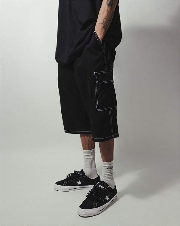 Bermuda Cargo sarja (preta linhas brancas)