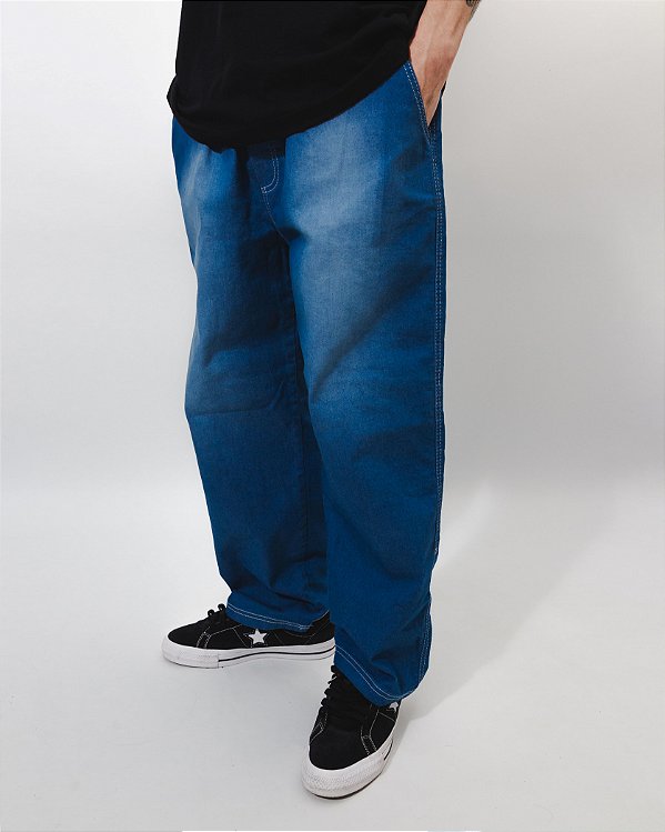 CALÇA BALÃO EM JEANS COM LAVAGEM