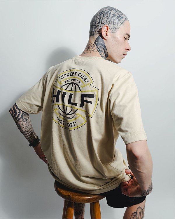 Camiseta Hilf Worldwide (areia)