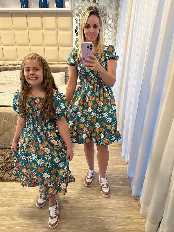 Vestido Blogueirinha Mãe e Filha Melissa Verde Militar Floral