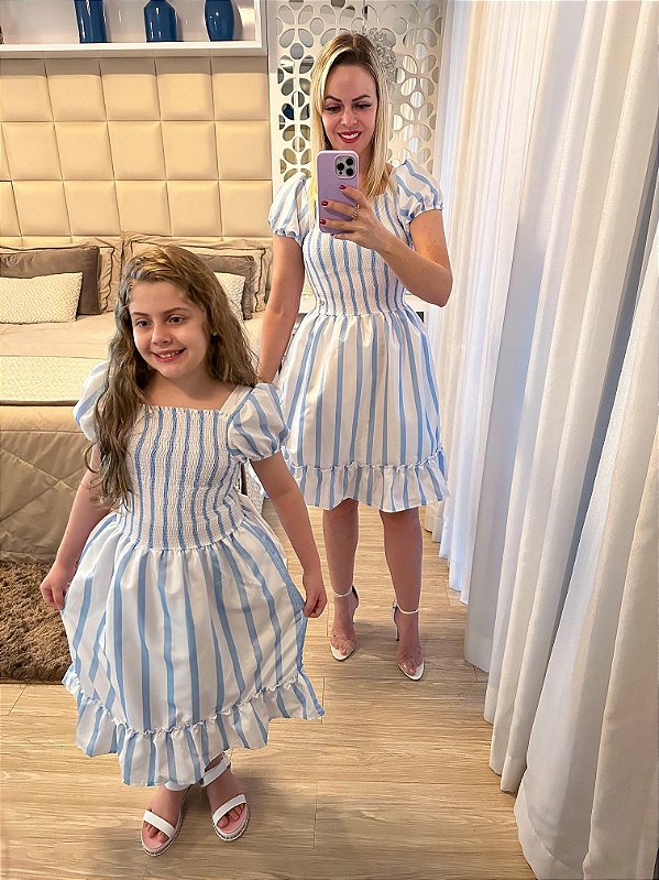 Vestido Blogueirinha  Mãe e Filha Melissa Branco e Azul Listrado