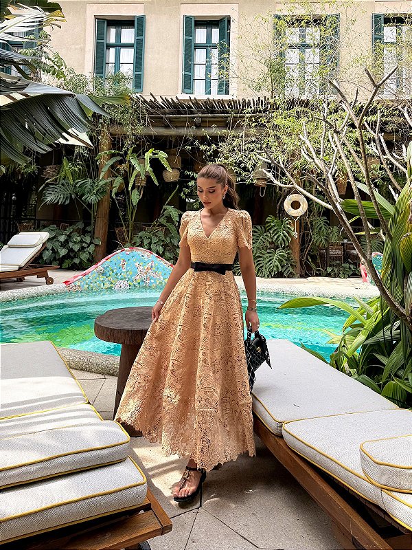 Vestido Midi Renda Nude Cinto Preto