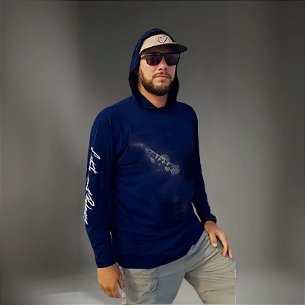Camiseta Performance Masculina com Capuz Estampada e Proteção UV 50+