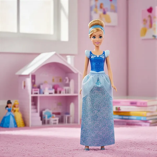 Boneca Princesa Cinderela Articulada com Saia Brilhante Disney Princess - Mattel