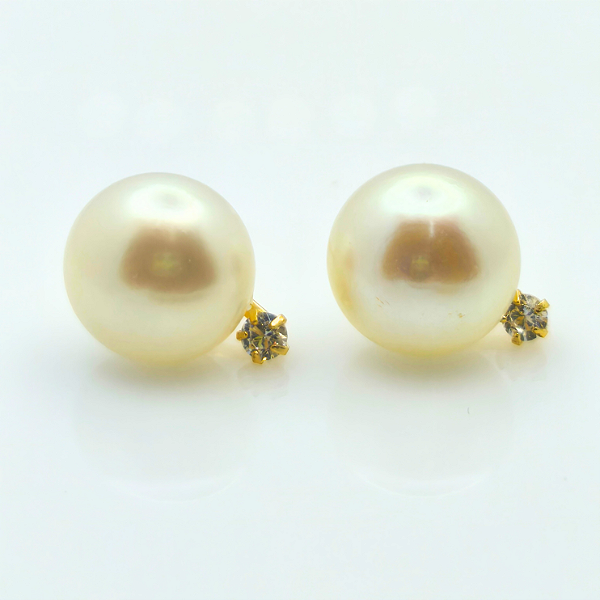 Brinco Ouro 18k Pérola Natural Biwa Botão 10mm com Pedrinha