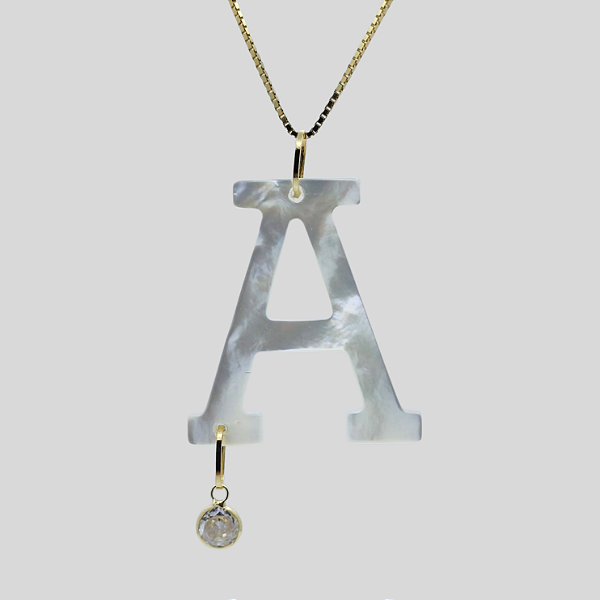 Pingente Ouro 18K Letra "A" Madrepérola