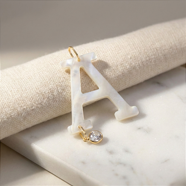 Pingente Ouro 18K Letra "A" Madrepérola
