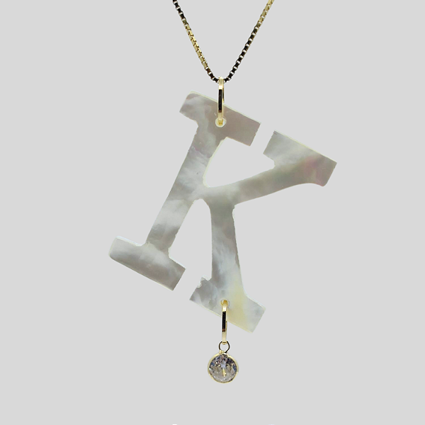 Pingente Ouro 18K Letra "K" Madrepérola