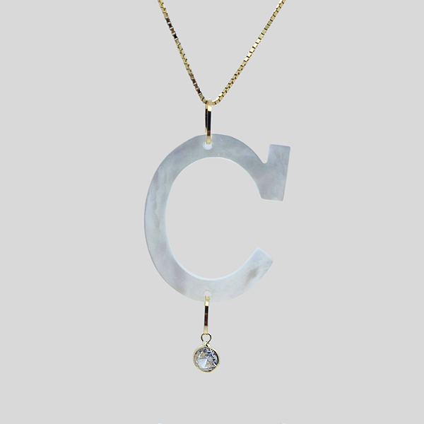 Pingente Ouro 18K Letra "C" Madrepérola