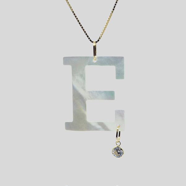 Pingente Ouro 18K Letra "E" Madrepérola