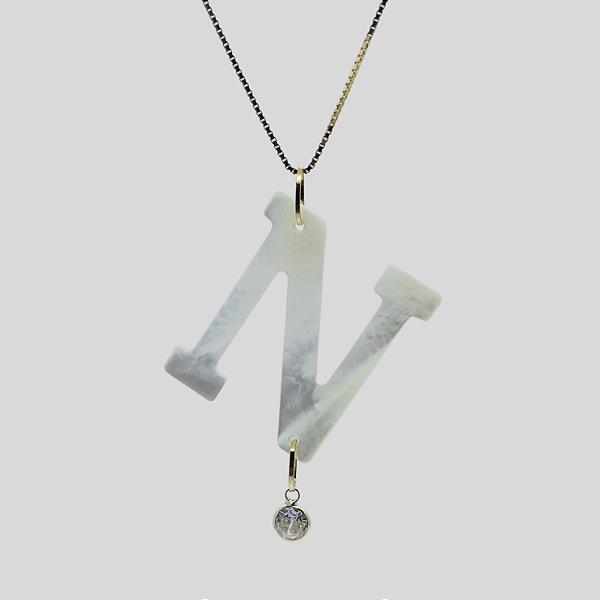 Pingente Ouro 18K Letra "N" Madrepérola