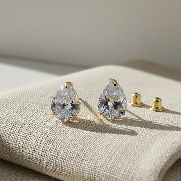 Brinco Ouro 18k Ponto de Luz Gota 6x8mm Branca