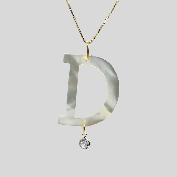 Pingente Ouro 18K Letra "D" Madrepérola