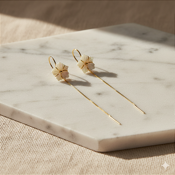 Brinco Gancho Ouro 18k Flor de Madrepérola 10mm