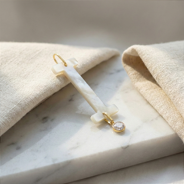 Pingente Ouro 18K Letra "I" Madrepérola