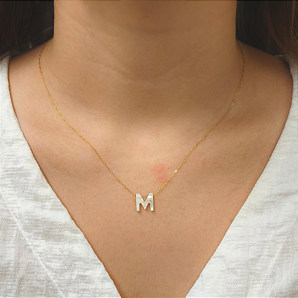 Colar Ouro 18k Letra "M" Madrepérola na Corrente Zeta