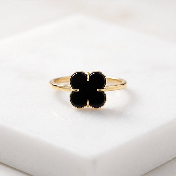 Anel Trevo Ônix Natural em Ouro 18k