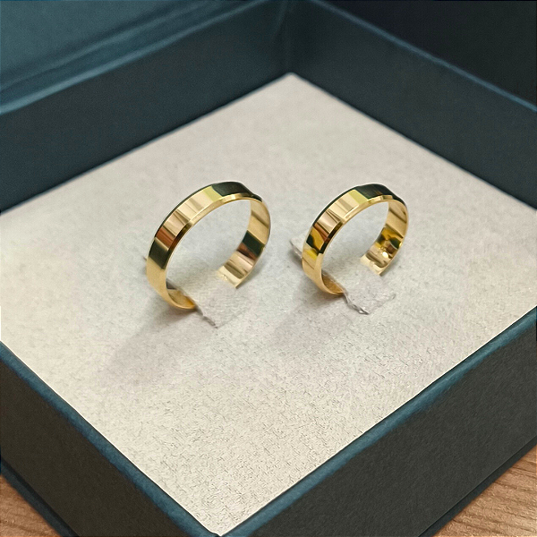 Par Aliança Ouro 18k Reta com Lateral Chanfrada - Personalizado