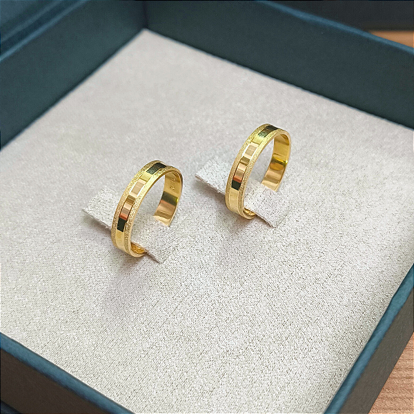 Par Aliança Ouro 18k Reta com Friso Fosco - Personalizado