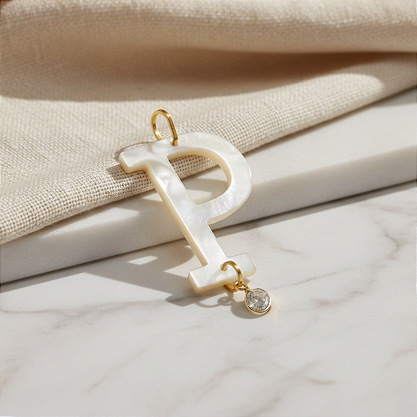 Pingente Ouro 18K Letra "P" Madrepérola