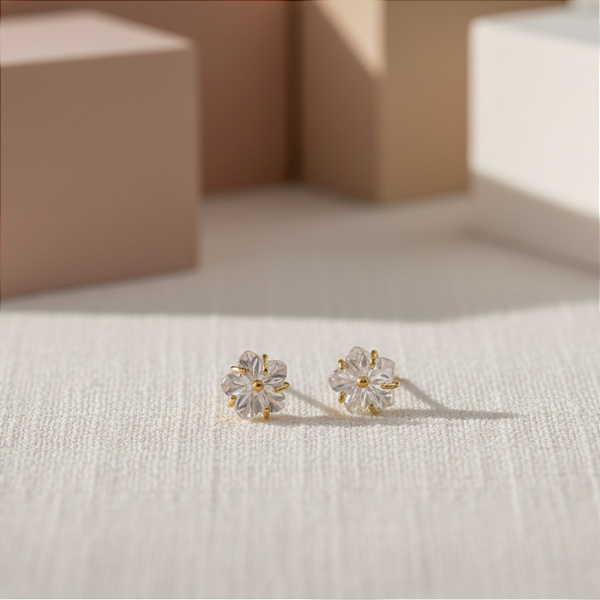 Brinco Flor de Madrepérola Mini em Ouro 18k