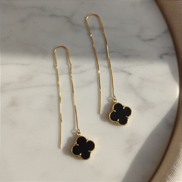 Brinco Line Trevo Ônix em Ouro 18k