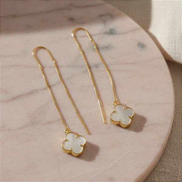 Brinco Line Trevo Madrepérola em Ouro 18k