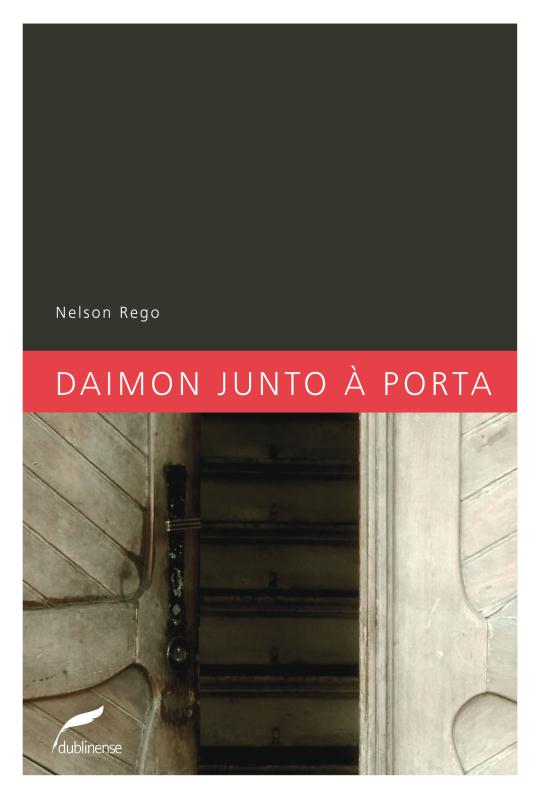 Livro Daimon junto à porta