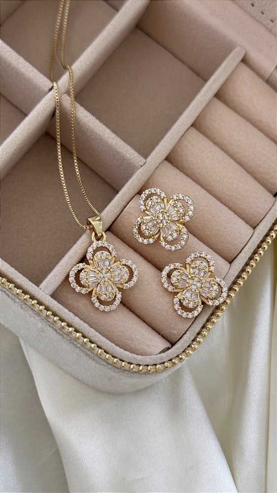 Conjunto Trevo Cravejado