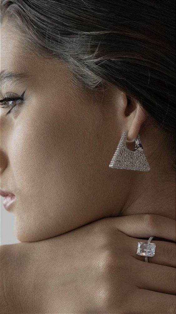 Brinco Triangulo Cravejado