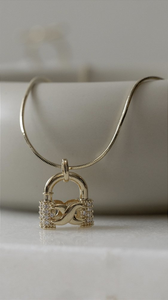 Colar Longo Cadeado Cravejado