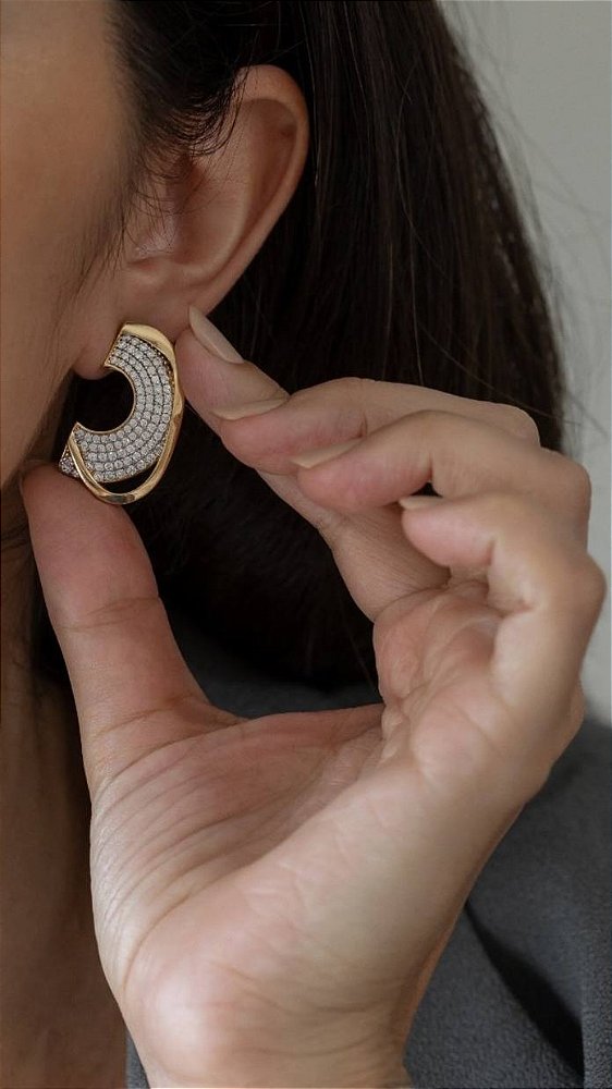 Brinco Cravejado 2 Lados com Filete Ouro