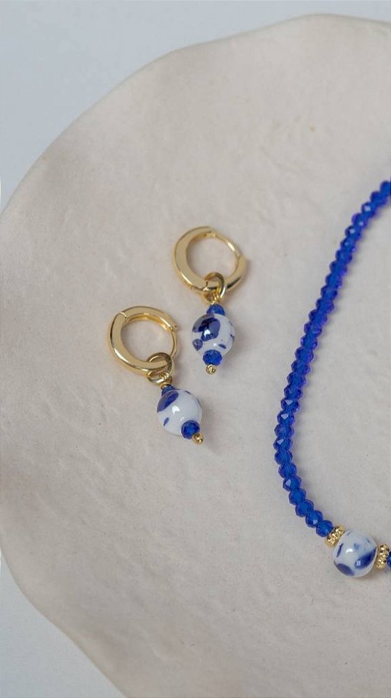 Brinco Argolinha Click com Pingente Azul Marmorizado