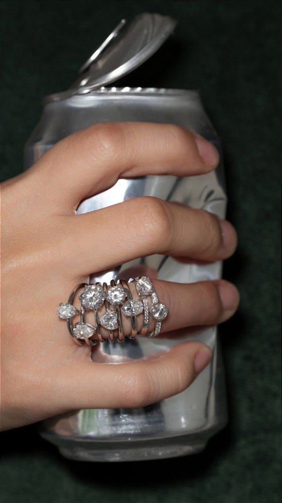 Anel Solitário 5MM Meia Aliança Cravejada Moissanite