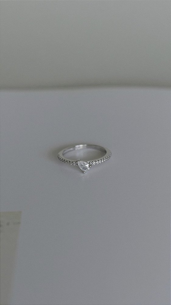 Anel Solitário Gota em Prata 925 e Banho de Ródio Branco