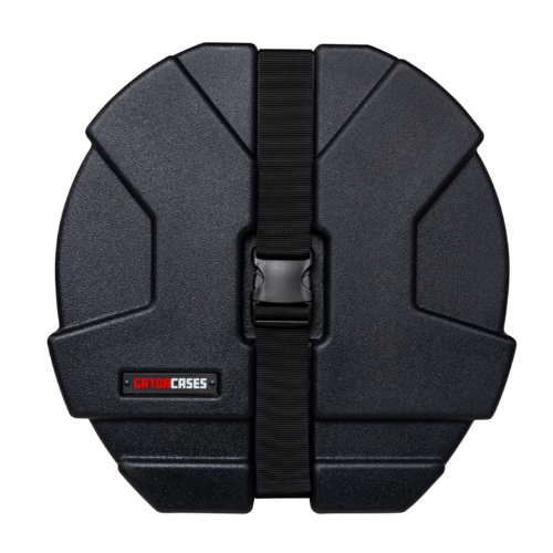 Case para Caixa de Bateria Gator GPC 1465 SD 14x6.5 com Estrutura Rotomoldada Ultra Resistente Interior em Microveludo Vermelho com Espuma Acolchoada Alças Ergonômicas Travas Reforçadas e Sistema de Empilhamento Gator Grooves