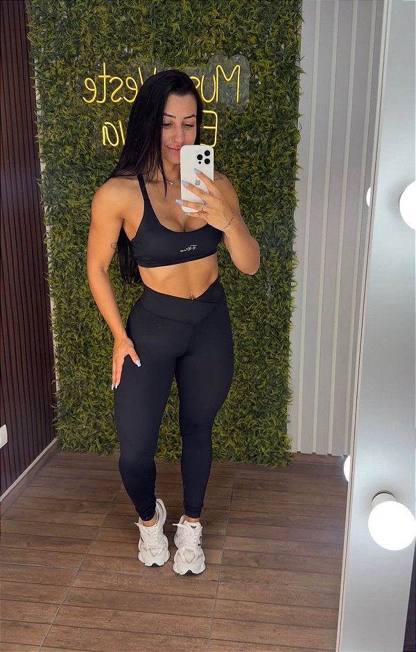 Conjunto Semi Empina Fitness Preto - Veste P - 36 a 38