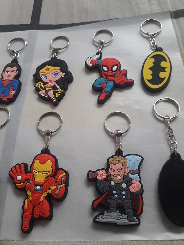 chaveiro emborrachado temático com variedades de personagens por unidade tamanho largura 4.5 x 5.5 cm altura