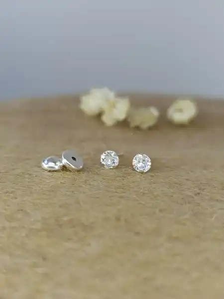 Brinco Ponto de Luz Zircônia Tarraxa Baby - Prata 925 - MB97-613