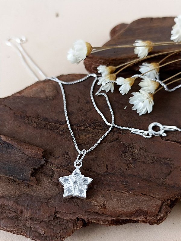 Gargantilha Flor Com Zircônias - Prata 925