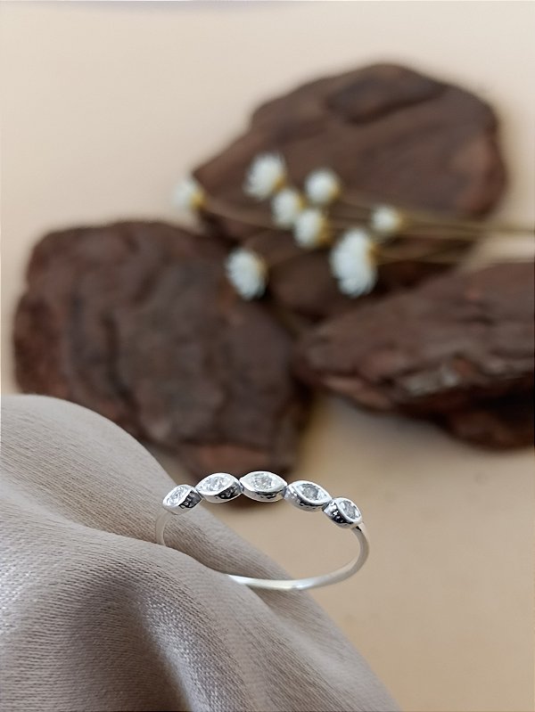 Anel Feminino Com Zircônias - Prata 925