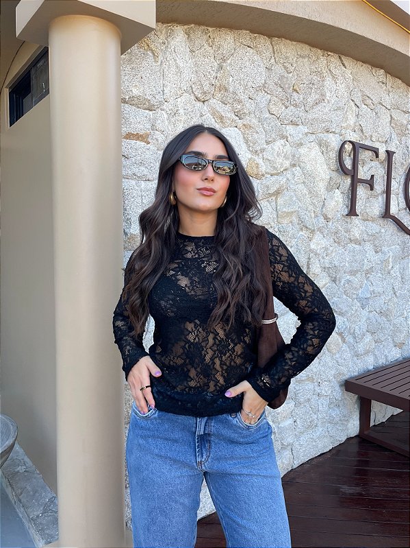 BLUSA EM RENDA DOVER