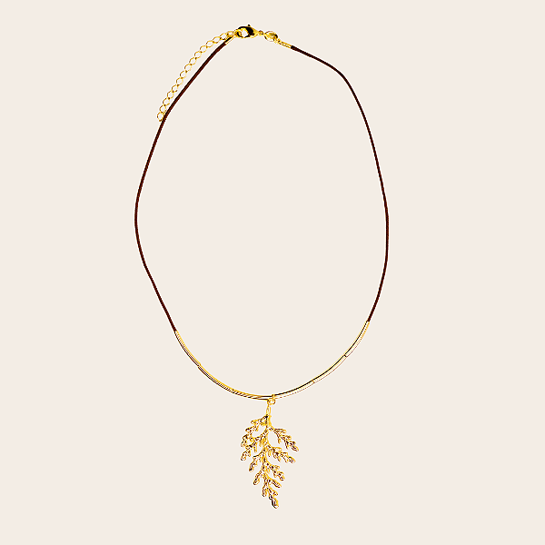 Colar Folha de Tuia 1 Fio com canutilhos