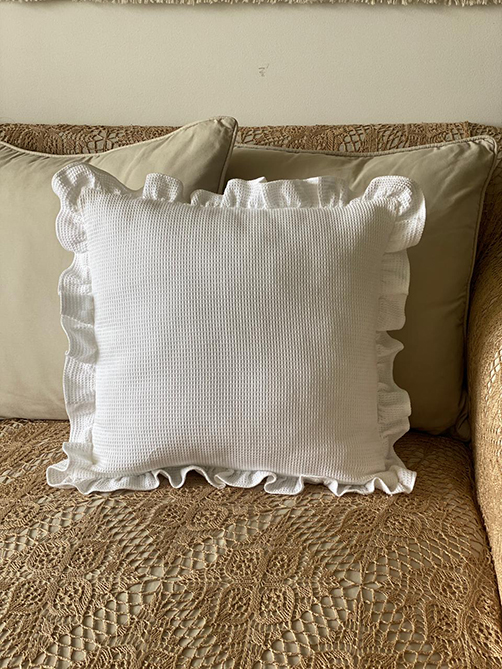 Capa almofada piquet babado 45x45 branca 5440 ( Não acompanha enchimento )