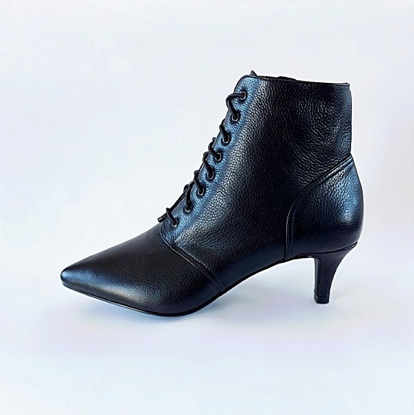 BOTA SALTO BAIXO FINO COURO PRETO CONFORTAVEL