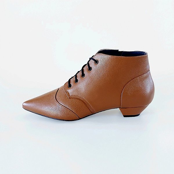 BOTA CANO CURTO SALTO BAIXO COURO MARROM CONFORTAVEL