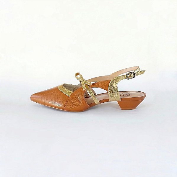 SCARPIN SALTO BAIXO FINO COURO CARAMELO DOURADO CONFORTAVEL